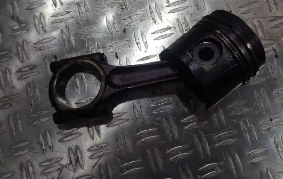 Citroen Xantia Piston with connecting rod
