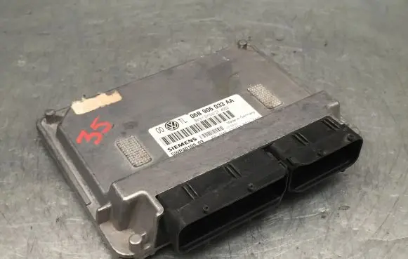 Volkswagen PASSAT B7 Engine control unit/module 06B906033AA 5WP4010903 S32A4002