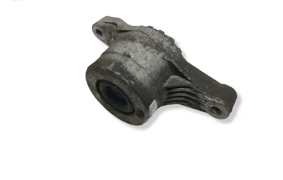 Maserati Ghibli Engine mount bracket 06700036290