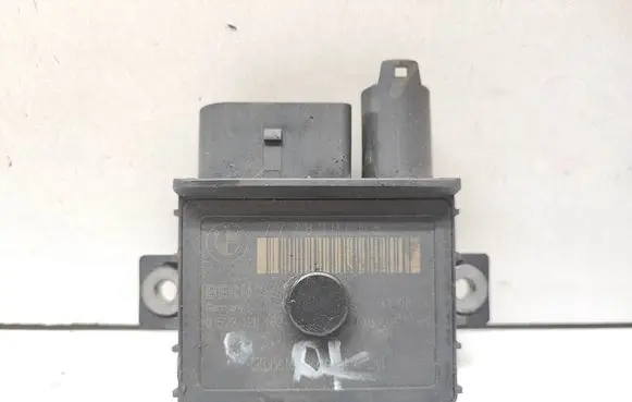 BMW 1 E81 E87 Glow plug pre-heat relay 7798000 0522120102