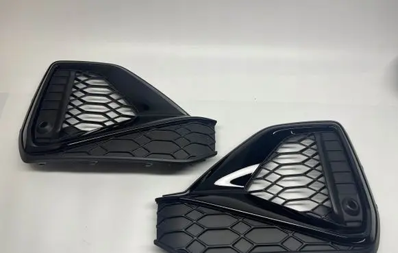 Audi Q2 - Front bumper corner part panel trim 81A807681Q