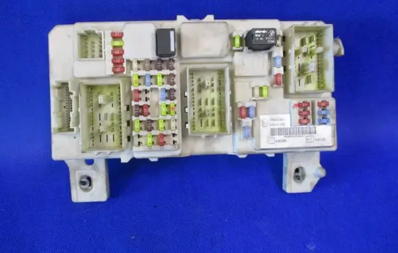 Ford Focus Fuse module 97RA000001 97RA012108 30S519200513