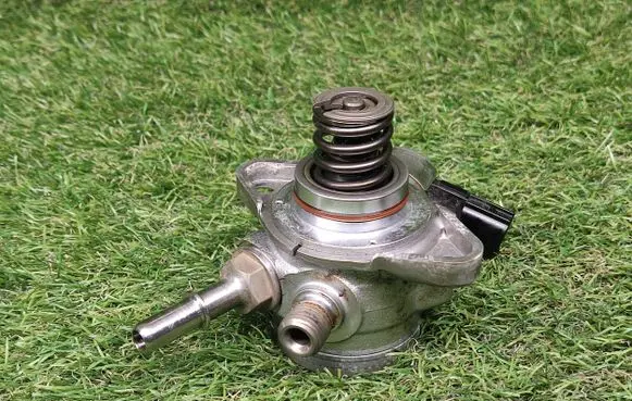 Ford Focus Fuel injection high pressure pump CM5E9D376DA
