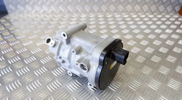 Toyota Prius (XW50) Air conditioning (A/C) compressor (pump) 0424000370 8837047091 8837047092