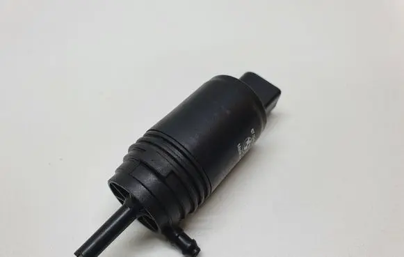 BMW 5 E60 E61 Windscreen/windshield washer pump 8377612 67128377612