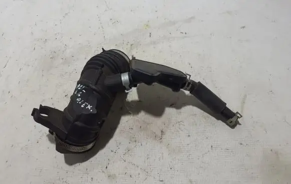 Renault Captur II Air intake duct part 165781543R