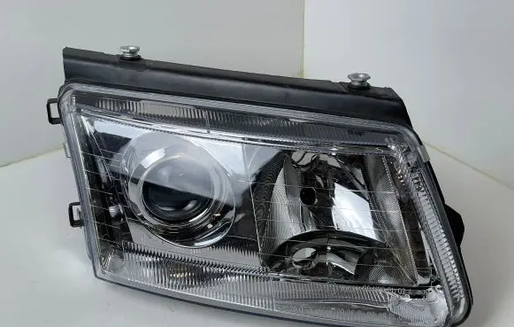 Volkswagen PASSAT B5 Headlight/headlamp 081411101R