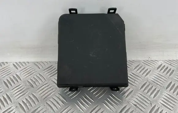 Nissan X-Trail T32 Fuse box cover