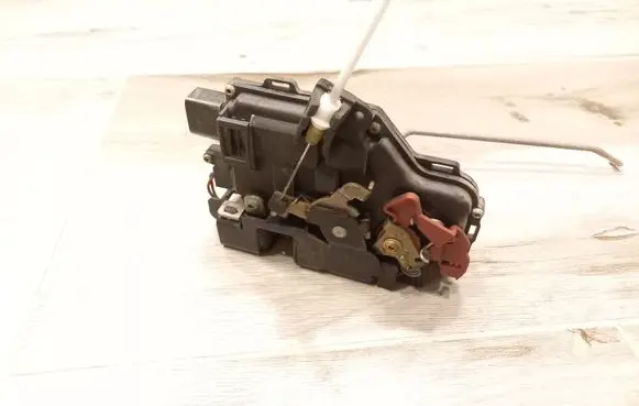 Audi A4 S4 B7 8E 8H Front door lock 8E1837016C