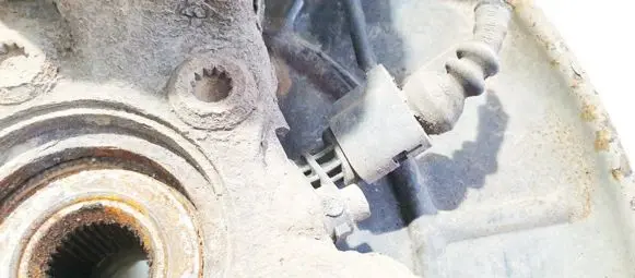 Volkswagen Touran I ABS brake wheel speed sensor