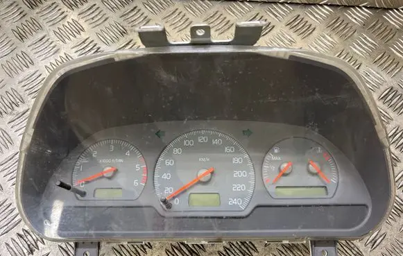 Volvo S40, V40 Speedometer (instrument cluster) 30638547 02W09D4 SW30887756