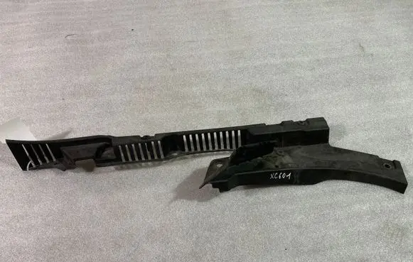 Volvo XC60 Fender mounting bracket 32216109