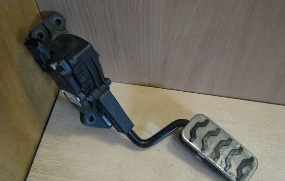 KIA Ceed Accelerator throttle pedal 327261D200