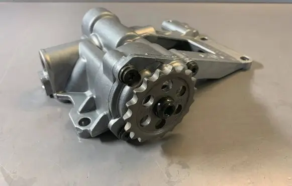 BMW 3 E90 E91 Oil pump 11417805815 7805815