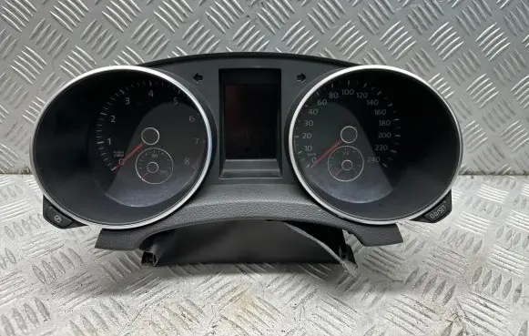 Volkswagen Golf VI Speedometer (instrument cluster) 5K0920871