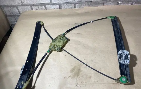 Audi Q7 4L Front window lifting mechanism without motor 4L0837461A
