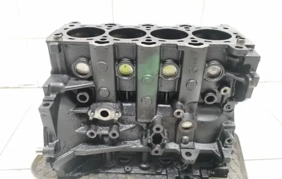 Hyundai i30 Engine block R85E D4FB D4FB9Z131556