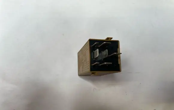 BMW 5 E39 Window control relay 61368384505 V23141B3001X15