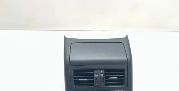 BMW 3 E90 E91 Rear air vent grill 7132381 51167132381