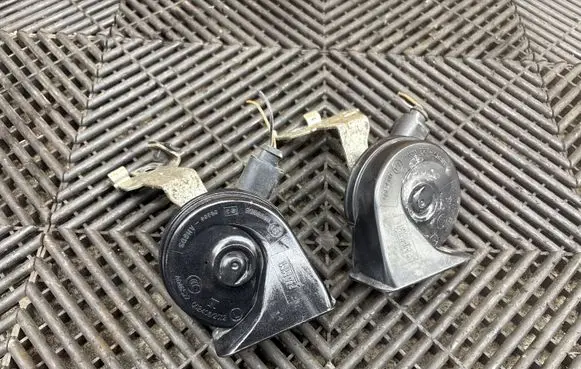 Volkswagen PASSAT B8 Horn signal 5Q0951223 31012018