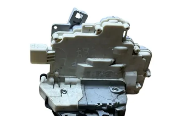 Seat Exeo (3R) Front door lock 8E2837015AA JA68E2837015AA
