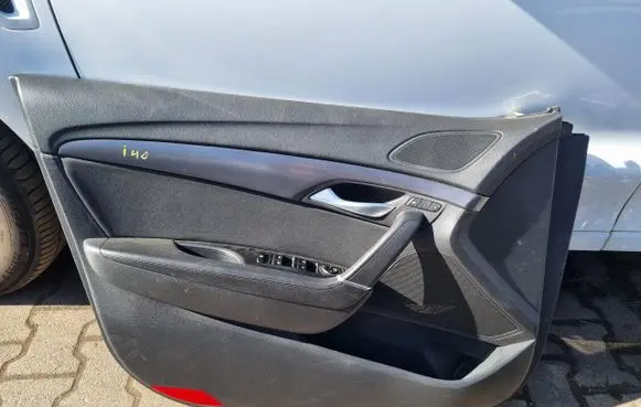 Hyundai i40 Front door card panel trim 823703Z000 823303Z000