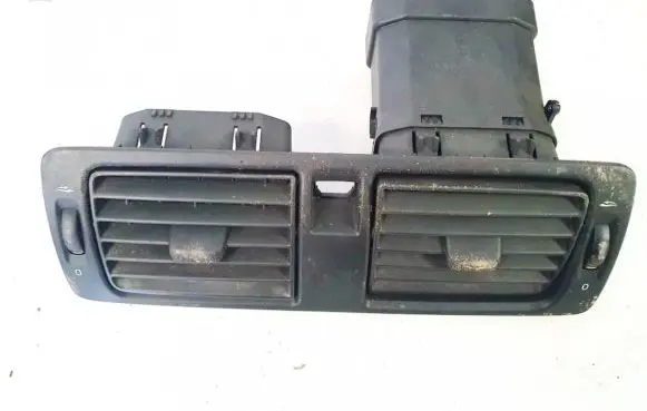 Volvo V50 Dash center air vent grill y011450