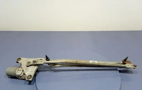 Volvo C30 Front wiper linkage and motor 30699342