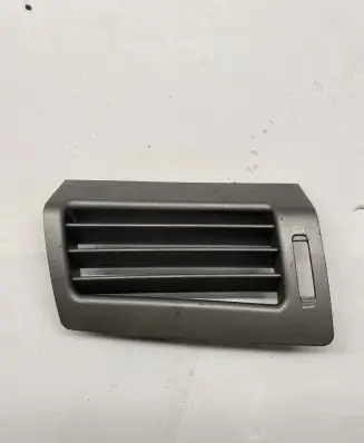 Rear air vent grill