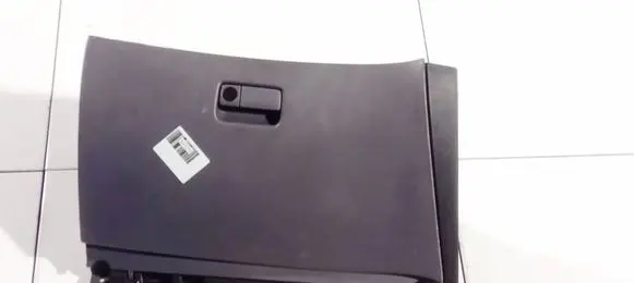 Nissan Primera Glove box