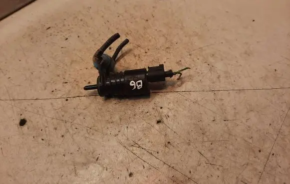 Volkswagen PASSAT B6 Windscreen/windshield washer pump