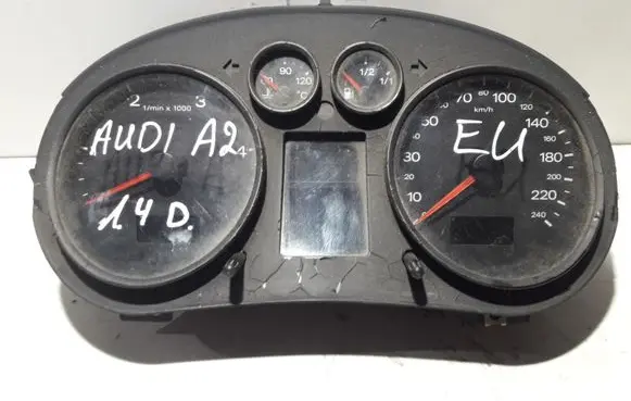 Audi A2 Speedometer (instrument cluster) 8Z0920900