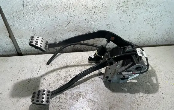Dodge Challenger Pedal assembly 