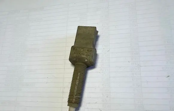 Audi A4 S4 B5 8D Brake pedal sensor switch 443945515