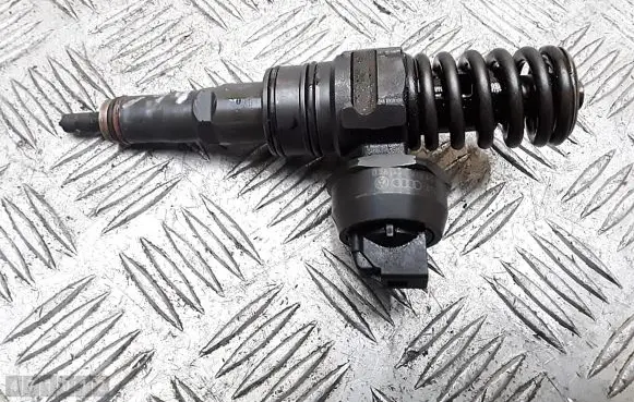 Skoda Octavia Mk2 (1Z) Fuel injector 038130073AG