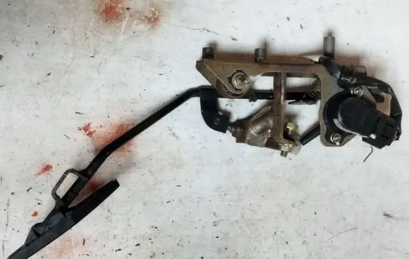 Mazda Premacy Accelerator pedal position sensor CB05-41-ACO 67SH0A 1103