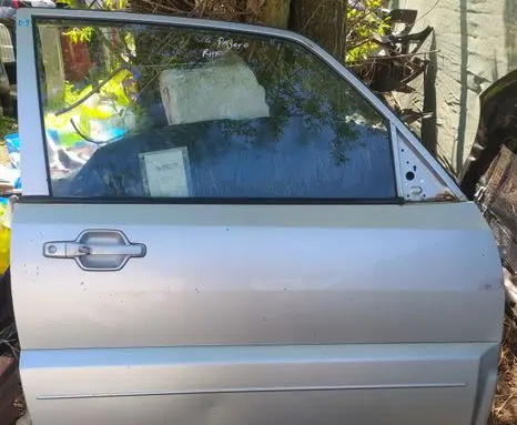 Mitsubishi Pajero Rear door