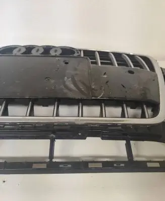 Audi Q5 SQ5 Front bumper upper radiator grill 8R0853651AB 8R0853651R