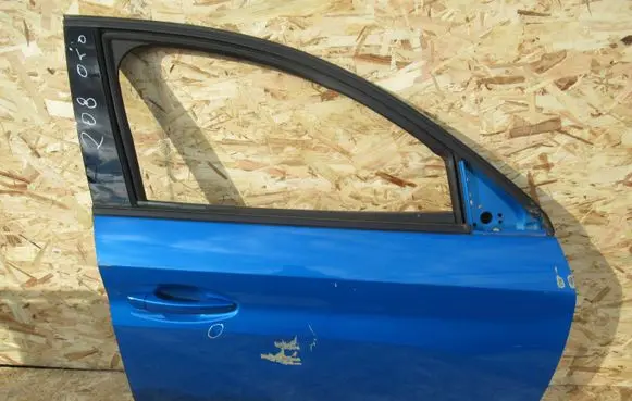 Peugeot 208 Front door