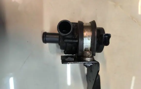Volkswagen Touareg I Water pump