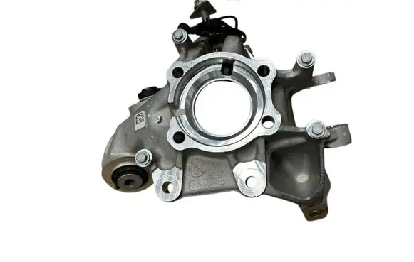 BMW X6 G06 Rear wheel hub spindle/knuckle 6876652 33306876652