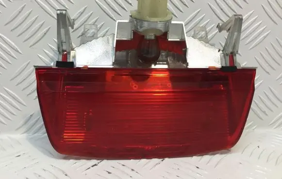 Nissan Micra Third/center stoplight E1021390
