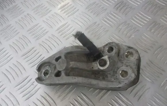KIA Ceed Engine mounting bracket