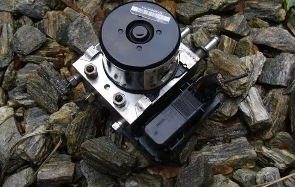 Jeep Cherokee ABS Pump P52129363AA 25061012974