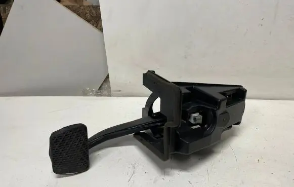 Mercedes-Benz C W204 Brake pedal A2042902001