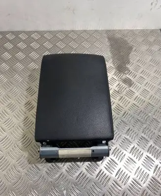 Volkswagen Touareg II Armrest 7P6864207C