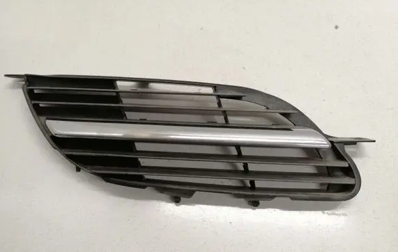 Nissan Almera Tino Front bumper lower grill 9381M020