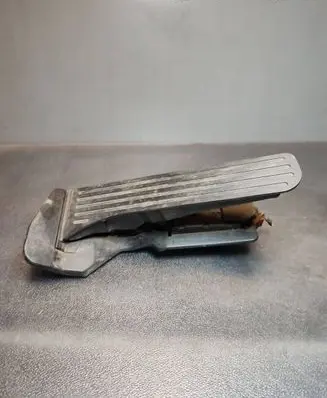 Volkswagen PASSAT B7 Accelerator throttle pedal 1K2723503AJ
