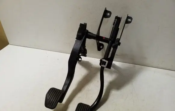 Volvo S60 Pedal assembly 3524406