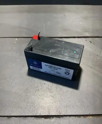 Mercedes-Benz ML W164 Car battery N000000004039